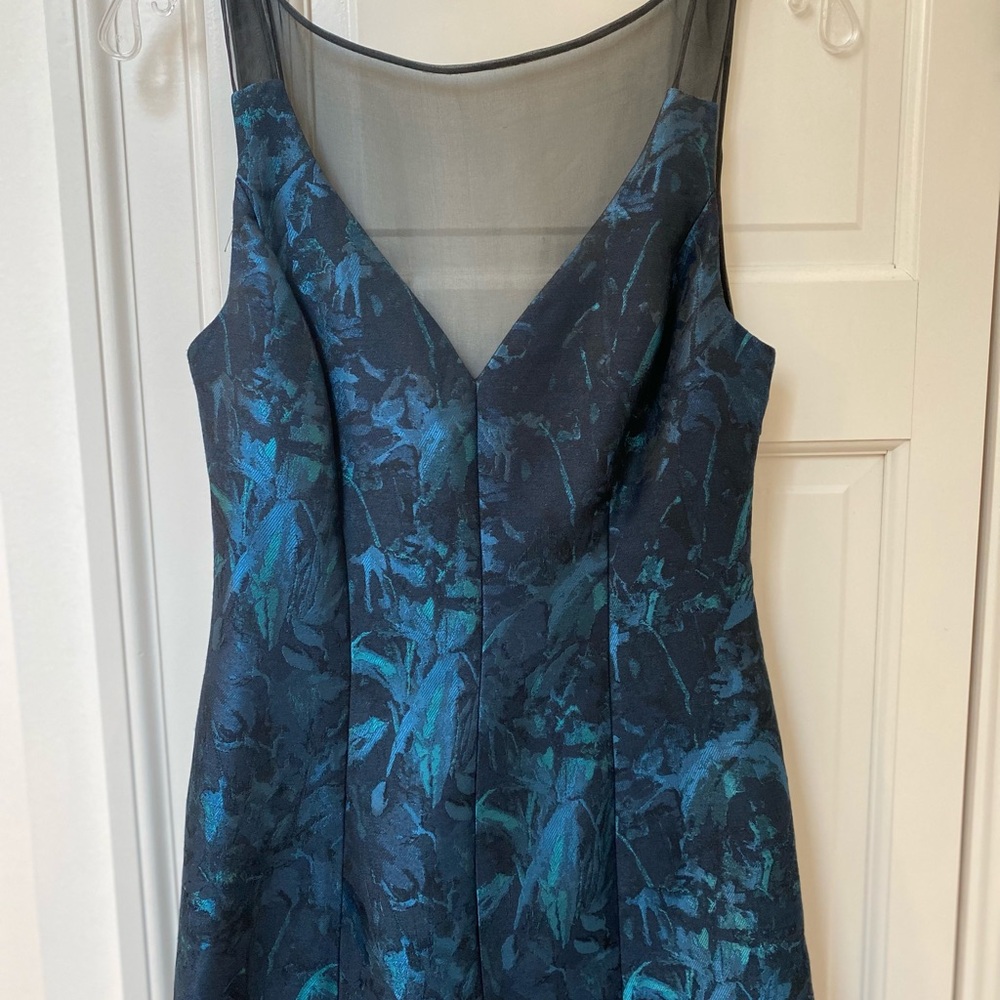BLACK TIE: Elegant Blue Sleeveless Dress with Netted Coverage and Train